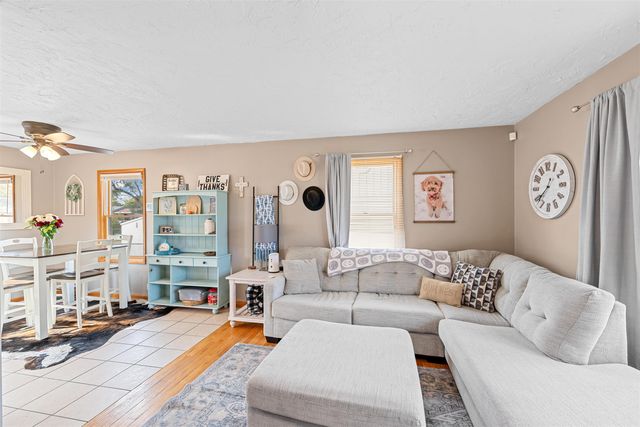 916 E Ellsworth Ave, Salina, KS 67401