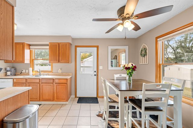 916 E Ellsworth Ave, Salina, KS 67401