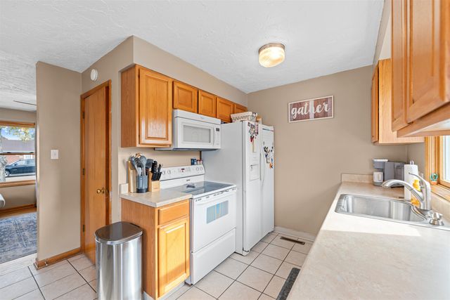 916 E Ellsworth Ave, Salina, KS 67401