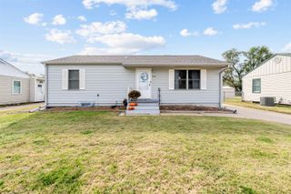 916 E Ellsworth Ave, Salina, KS 67401