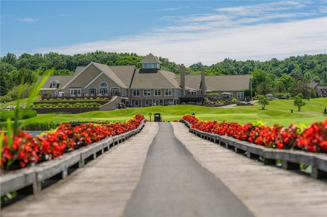 12 Buck Thorn Run, Victor, NY 14564