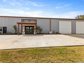 512 E Hondo, Devine, TX 78016