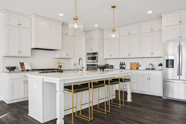 845 Juniper Circle N, Lake Elmo, MN 55042