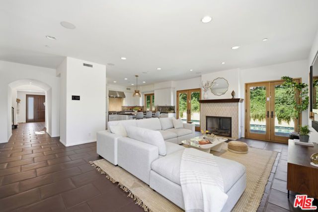 2636 Larmar Road, Los Angeles, CA 90068