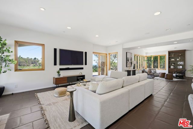2636 Larmar Road, Los Angeles, CA 90068