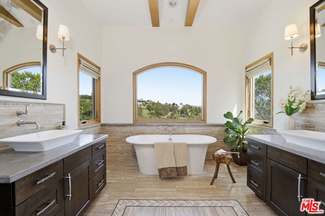 2636 Larmar Road, Los Angeles, CA 90068