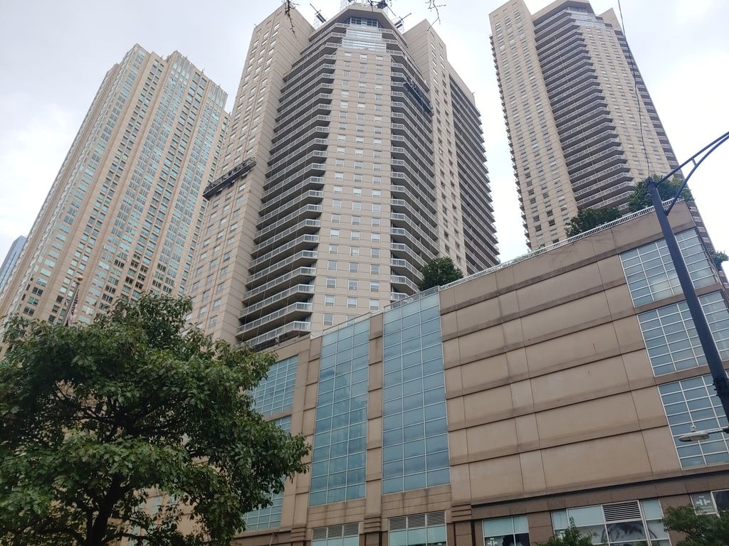 545 N Dearborn Street W3105, Chicago, IL 60654 — exterior