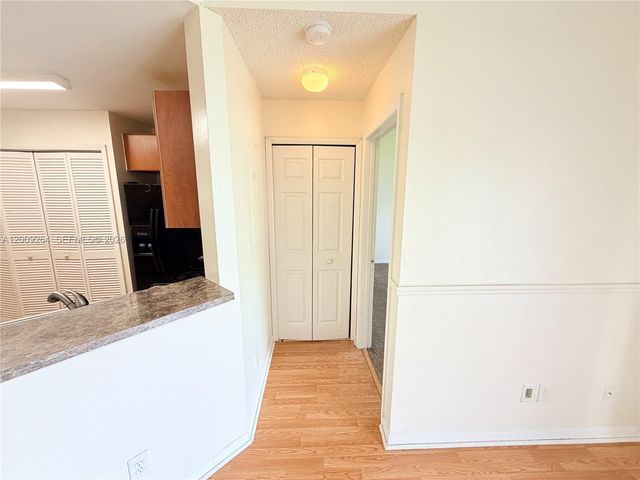 3453 NW 44th St 201, Oakland Park, FL 33309