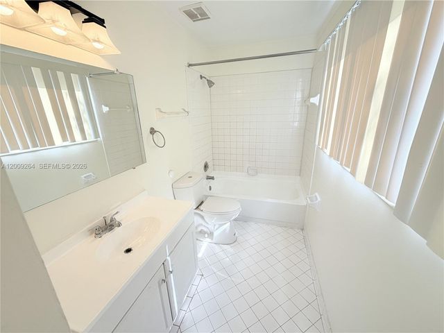 3453 NW 44th St 201, Oakland Park, FL 33309