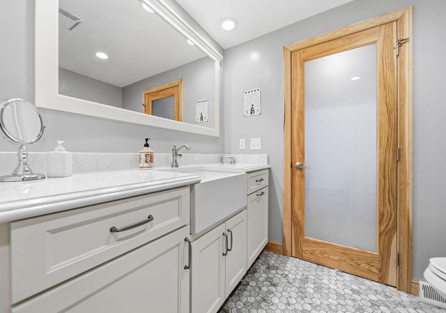 2412 Audrey Drive E, Newark, OH 43055
