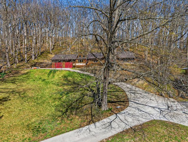 2412 Audrey Drive E, Newark, OH 43055