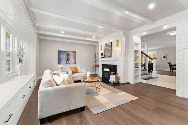 15 King Ave, Medford, MA 02155