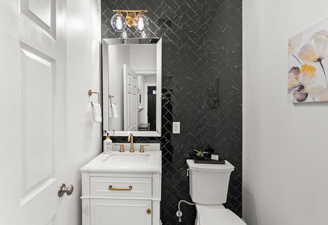 15 King Ave, Medford, MA 02155