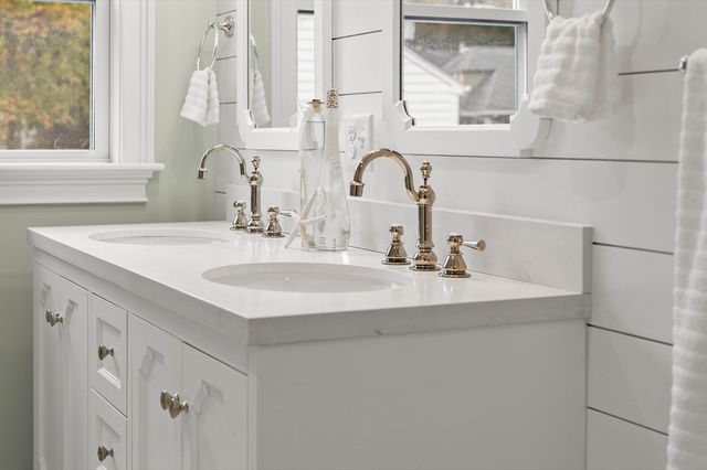 15 King Ave, Medford, MA 02155