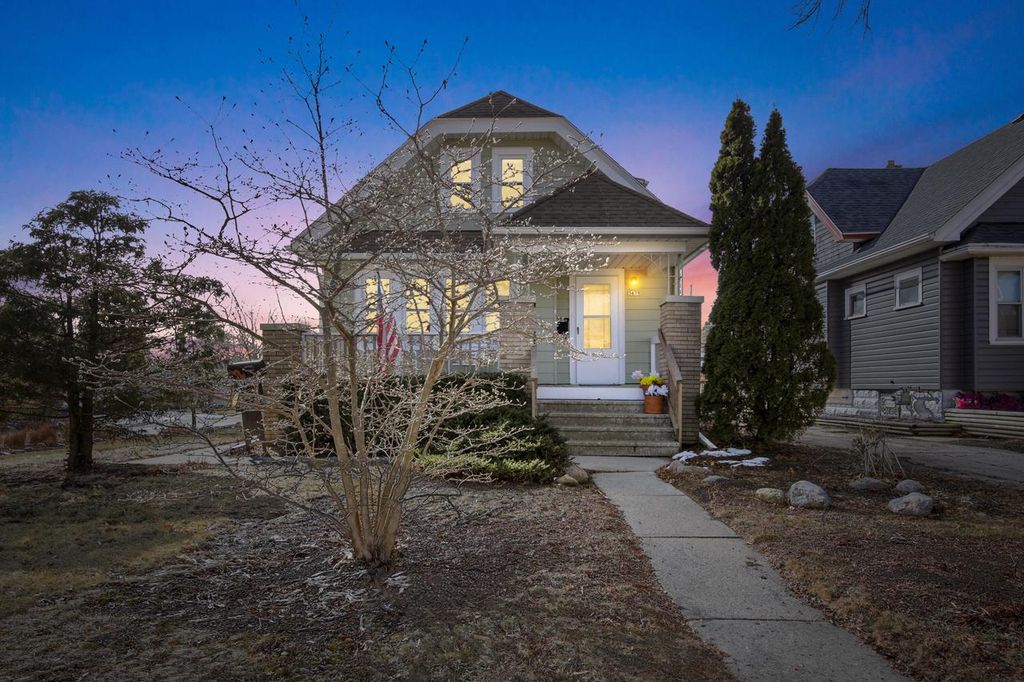 3679 E Birchwood AVENUE, Cudahy, WI 53110