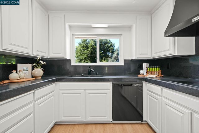 1517 Harlan Dr, Danville, CA 94526