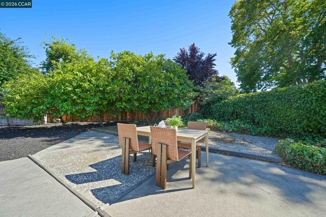 1517 Harlan Dr, Danville, CA 94526