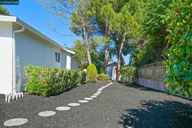 1517 Harlan Dr, Danville, CA 94526