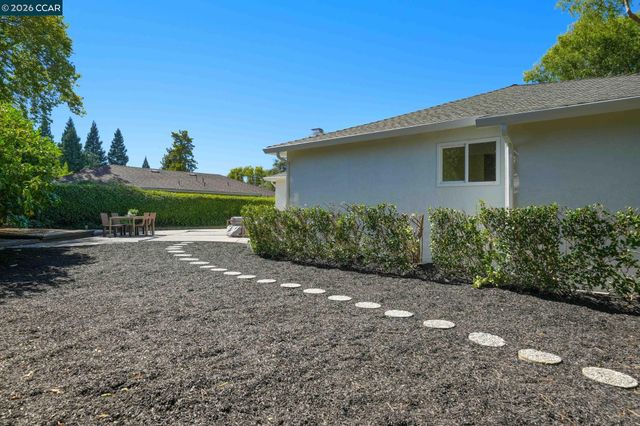 1517 Harlan Dr, Danville, CA 94526