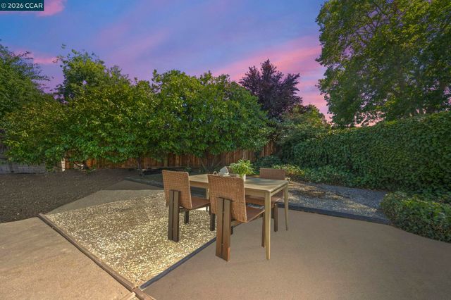 1517 Harlan Dr, Danville, CA 94526