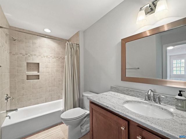 1025 E PELHAM DR, Keswick, VA 22947