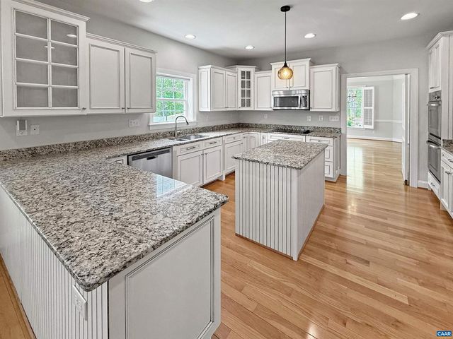 1025 E PELHAM DR, Keswick, VA 22947