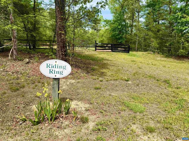 1025 E PELHAM DR, Keswick, VA 22947