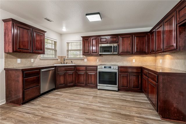 3529 Marsh Street, Fayetteville, AR 72704