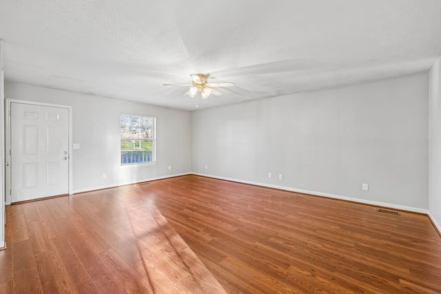 105 Tommy Dr, Columbia, TN 38401