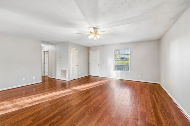 105 Tommy Dr, Columbia, TN 38401