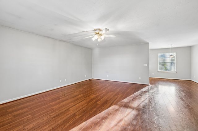 105 Tommy Dr, Columbia, TN 38401