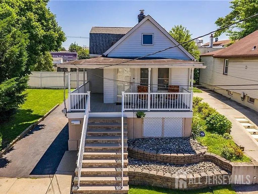 690 Carson Avenue, Perth Amboy, NJ 08861