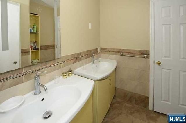 16-26 Alden Terrace, Fair Lawn, NJ 07410