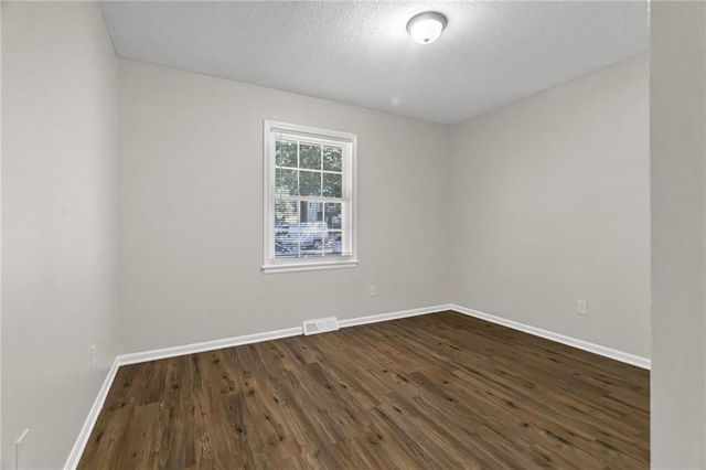 1101 S 19th Street, Blue Springs, MO 64015