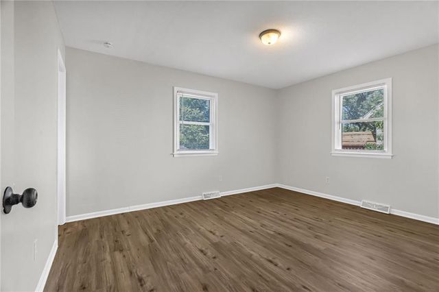 1101 S 19th Street, Blue Springs, MO 64015