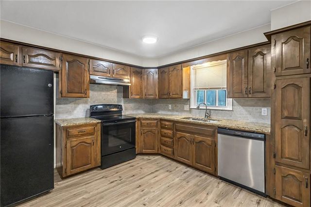 1101 S 19th Street, Blue Springs, MO 64015