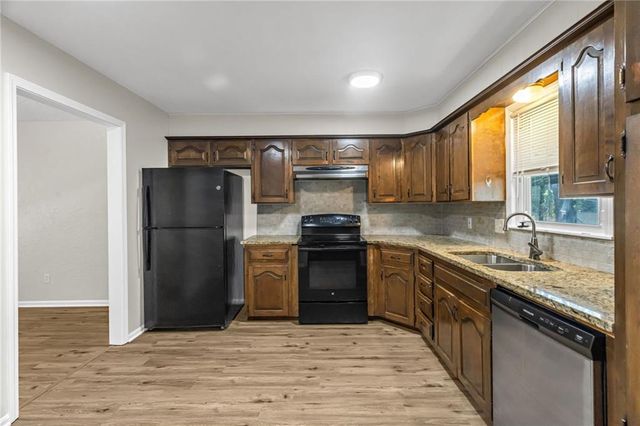 1101 S 19th Street, Blue Springs, MO 64015