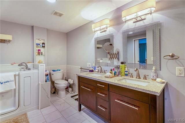 124 Harrogate, Amherst, NY 14221