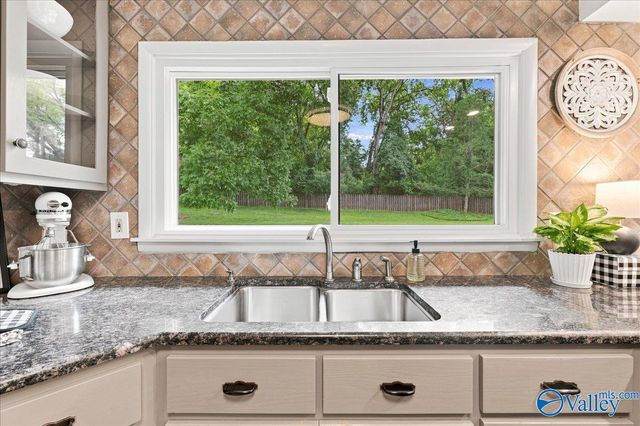 9011 Valley View Drive SE, Huntsville, AL 35802