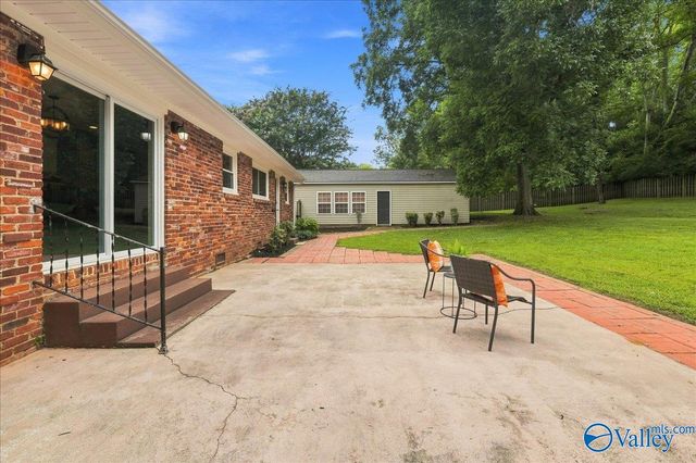 9011 Valley View Drive SE, Huntsville, AL 35802