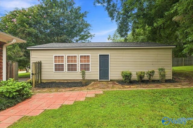 9011 Valley View Drive SE, Huntsville, AL 35802