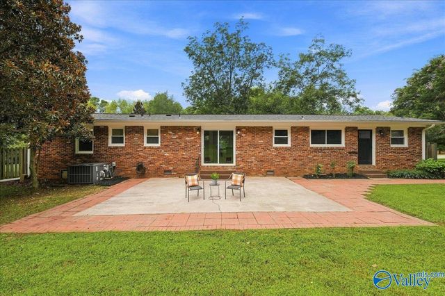 9011 Valley View Drive SE, Huntsville, AL 35802