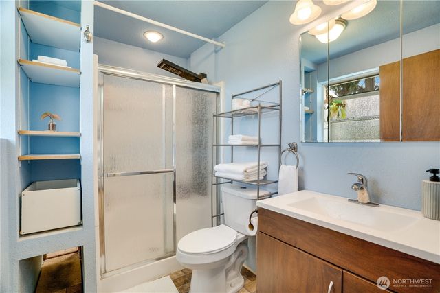 19026 63rd Street E, Lake Tapps, WA 98391