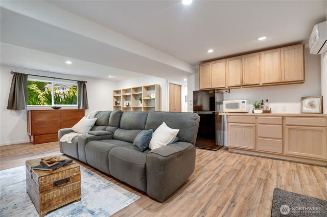 19026 63rd Street E, Lake Tapps, WA 98391