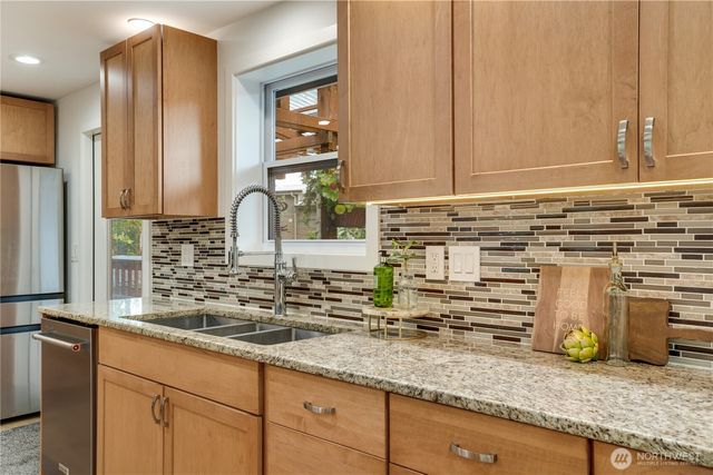 19026 63rd Street E, Lake Tapps, WA 98391