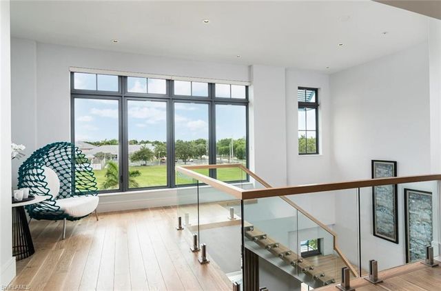 101 8th ST S # 210, Naples, FL 34102