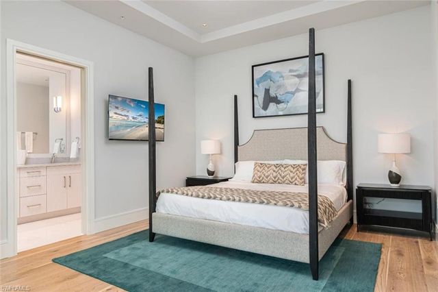 101 8th ST S # 210, Naples, FL 34102