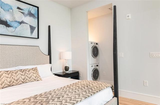 101 8th ST S # 210, Naples, FL 34102