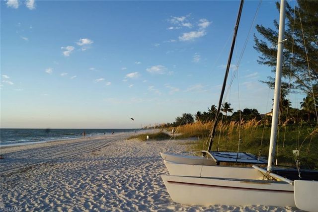 101 8th ST S # 210, Naples, FL 34102