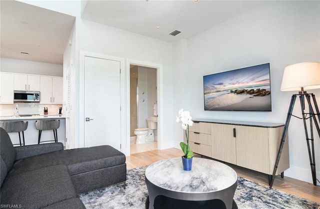 101 8th ST S # 210, Naples, FL 34102